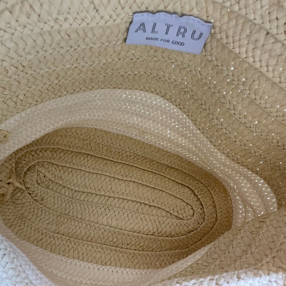 Like New Altru 100% Paper Straw Tote Bag - Picture 9 of 16
